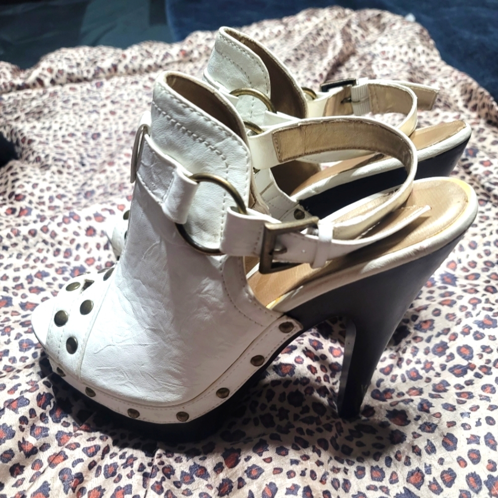 Women Heels - Size 8 Never Warn no box or tags